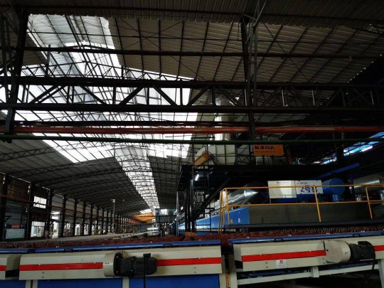 羅曼企業第二生產基地高坑生產基地二號線窯爐順利出磚