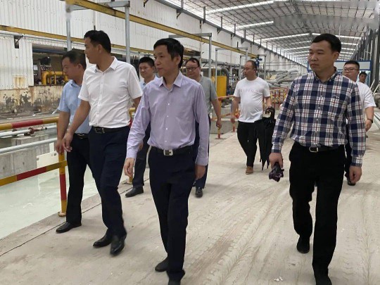 羅曼企業第二生產基地高坑生產基地二號線窯爐順利出磚