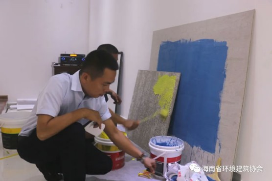 海南環(huán)建協(xié)會、巴中商會、堿克瓷磚背膠簽署三方合作協(xié)議