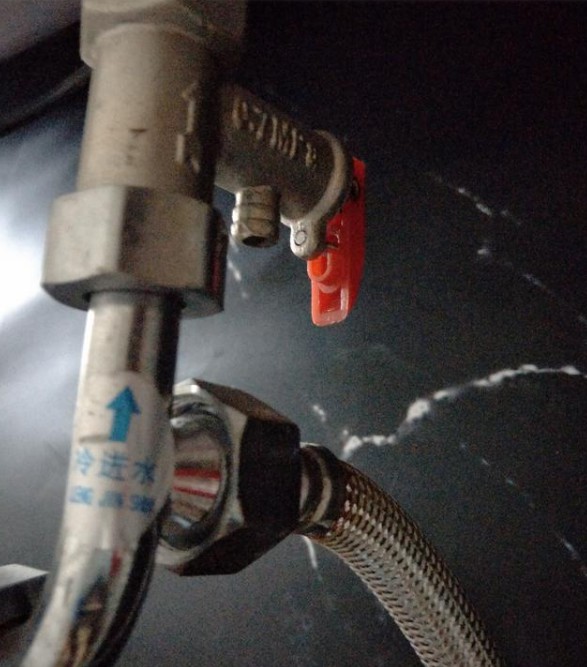 熱水器爆炸的警示，細節(jié)到每一口螺絲都要注意