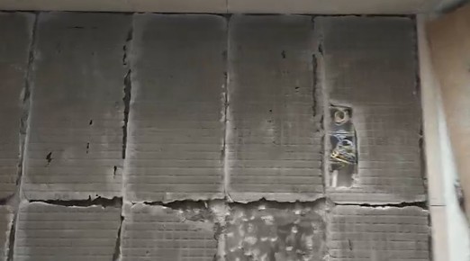 瓷磚背膠粘與不粘，不能作為產品好壞及產品質量的依據