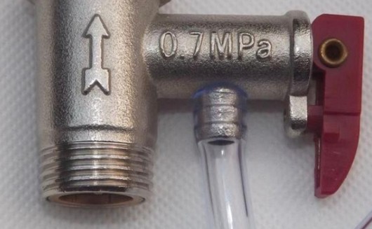 電熱水器加熱時水管老滴水，需要找到解決方法才行