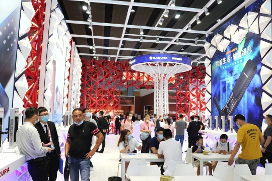 櫻花智能鎖閃耀亮相廣州建博會，并獲葵花獎“行業領導力品牌”等三項大獎