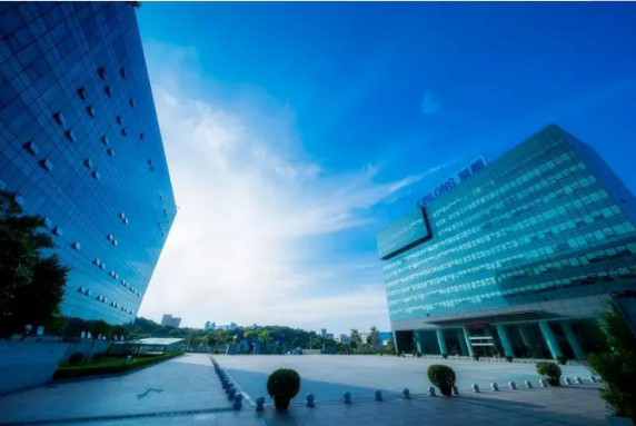 堅朗五金無私捐助，衛(wèi)輝市安都鄉(xiāng)堅朗中學揭牌儀式舉行