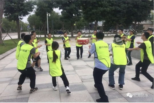 宏源防水生產制造中心組織開展別開生面的拓展訓練