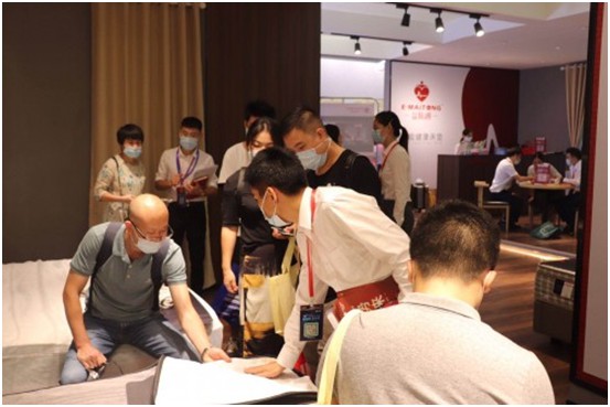 展會第三天,智能健康床墊益脈通,熱度不減!