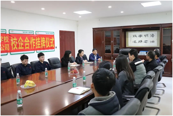 億洋管業與開平機電學校進行校企合作簽約暨揭牌儀式