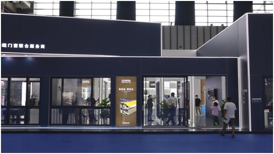 展會進行時丨皇雅門窗系統(tǒng)南京移門展首日盛況，現(xiàn)場直擊!